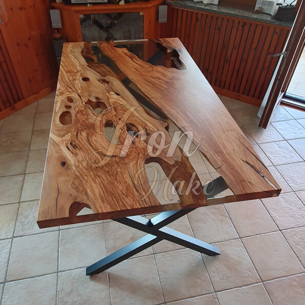 tavolo in legno e resina-haven9