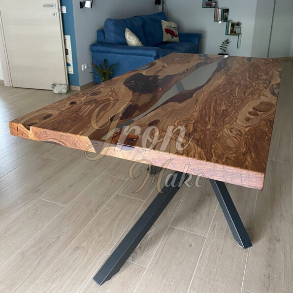 tavolo in legno e resina-shark6