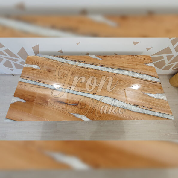 tavolo in legno e resina-shiny10