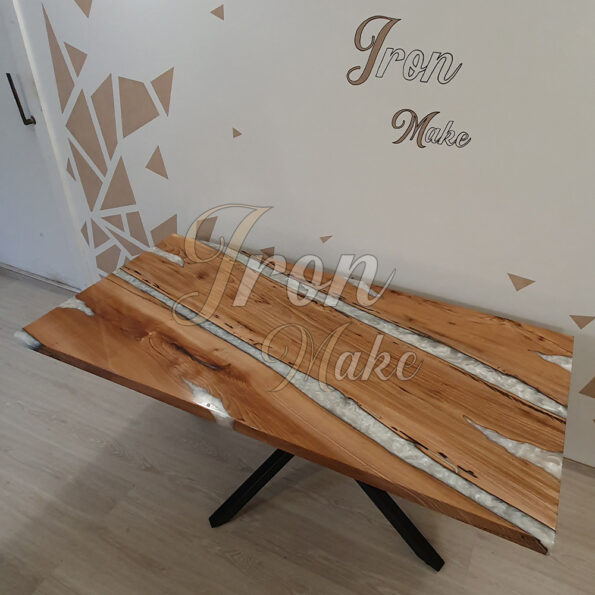 tavolo in legno e resina-shiny11