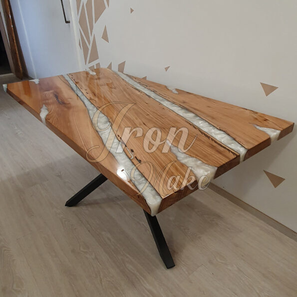 tavolo in legno e resina-shiny12