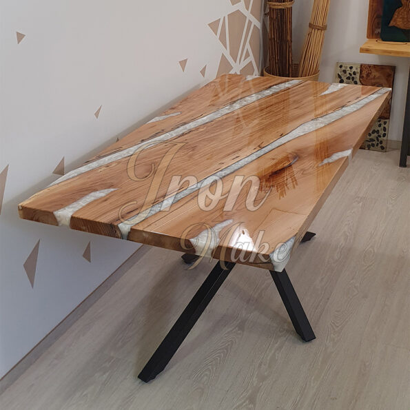 tavolo in legno e resina-shiny2