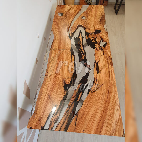 tavolo in legno e resina-adamo1