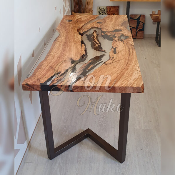 tavolo in legno e resina-adamo11
