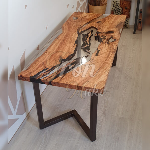 tavolo in legno e resina-adamo13