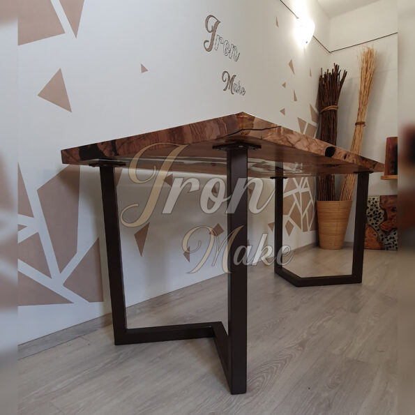 tavolo in legno e resina-adamo14