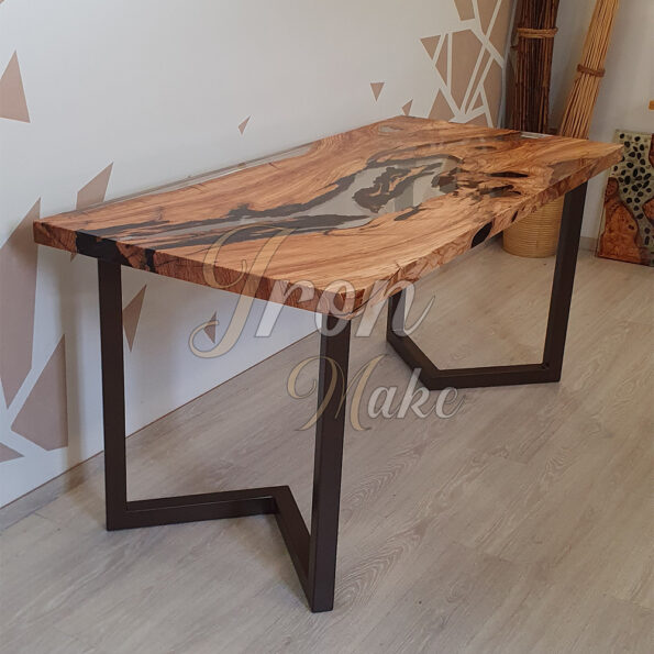 tavolo in legno e resina-adamo15