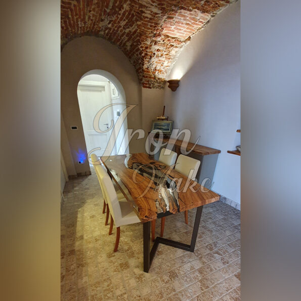 tavolo in legno e resina-adamo18