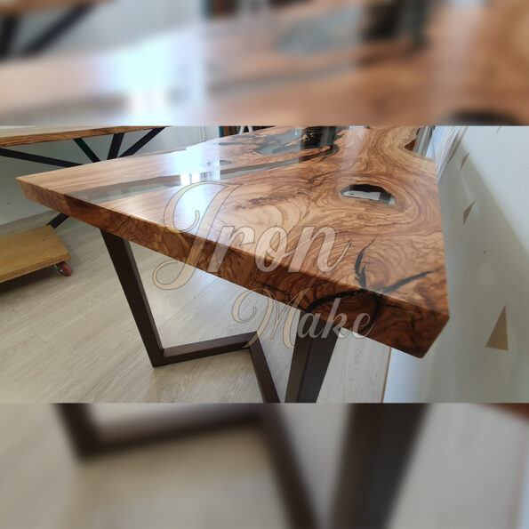 tavolo in legno e resina-adamo4