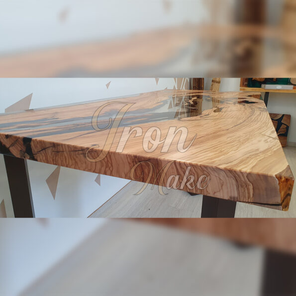 tavolo in legno e resina-adamo9