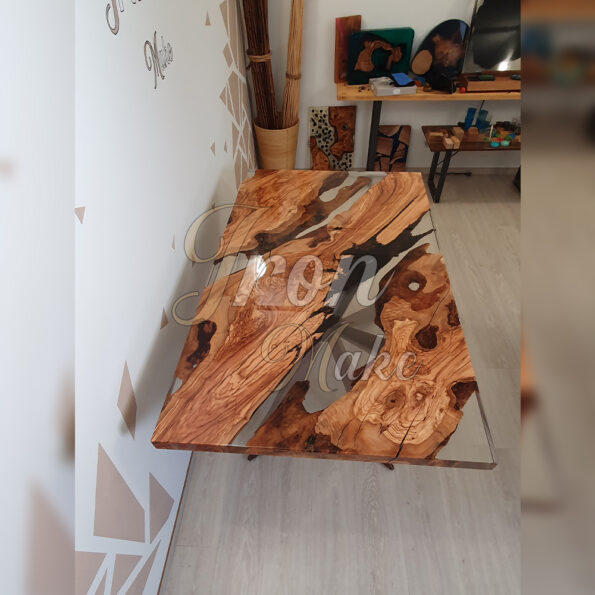 tavolo in legno e resina-golden10