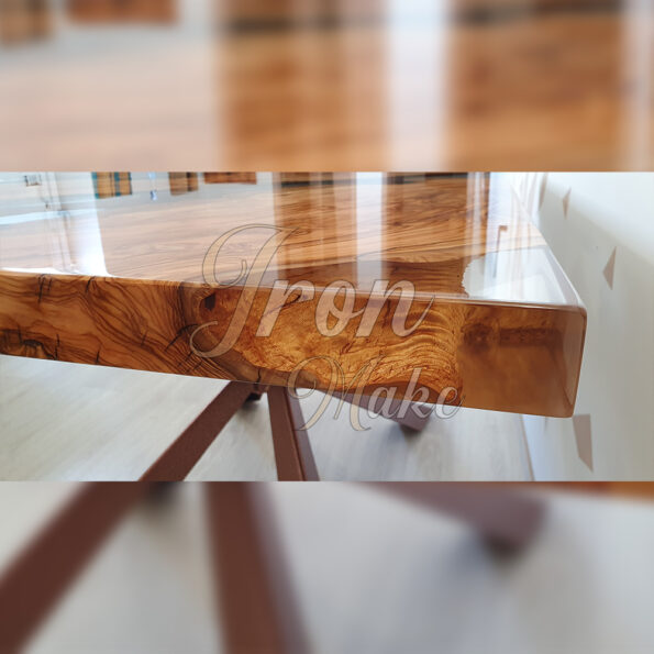 tavolo in legno e resina-golden5