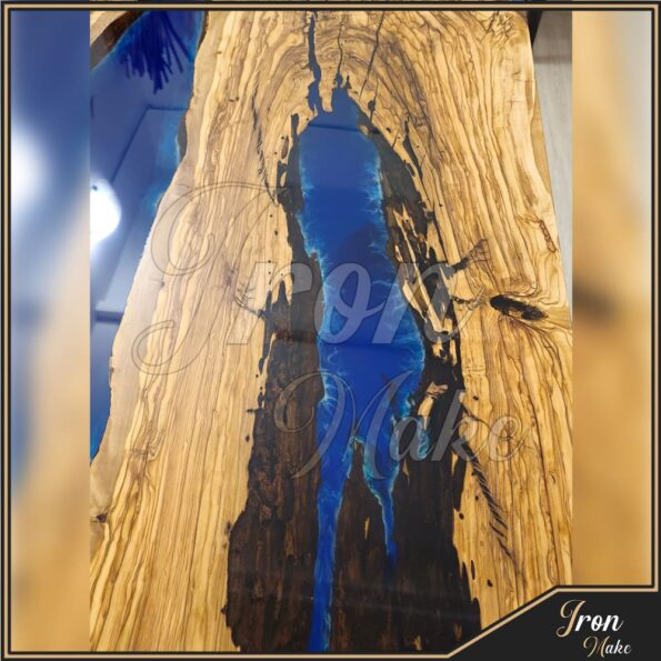Tavolo-in-legno-e-resina-River9-Iron Make