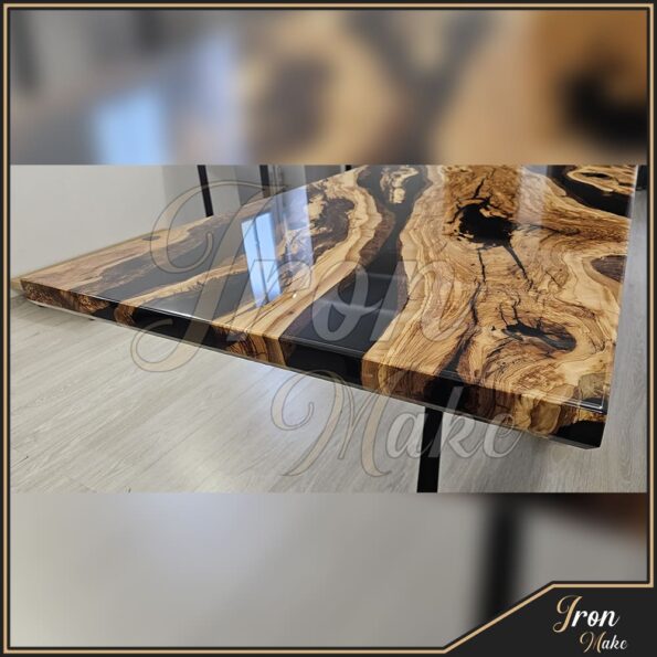 Tavolo-in-legno-e-resina-Blacked9-Iron Make