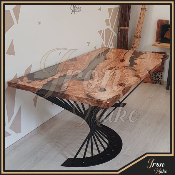 Tavolo-in-legno-e-resina-Jafar1-Iron Make